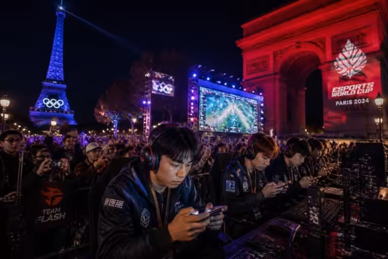 découvrez la coupe du monde esports à paris, où les meilleurs joueurs de jeux vidéo mobiles, stars en asie, se retrouvent pour un tournoi exceptionnel au cœur de la capitale française.