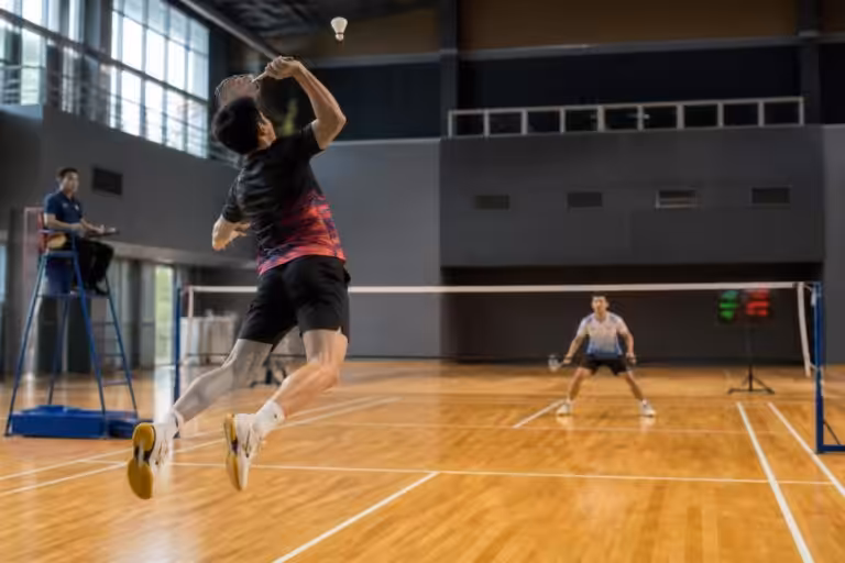 découvrez les règles essentielles du badminton pour bien débuter et maîtriser ce sport dynamique. apprenez les bases à connaître pour jouer en toute confiance.