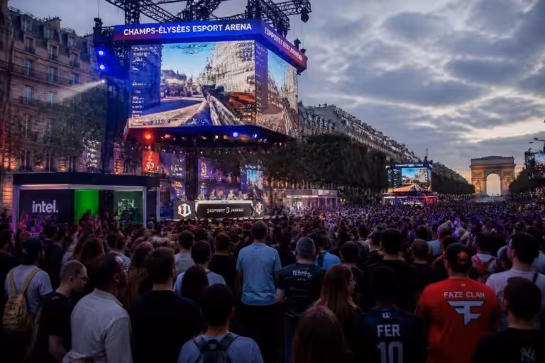 découvrez "dimanche aux champs-élysées", une immersion unique dans une immense arène d'esport. tout ce qu'il faut savoir sur cet événement inédit dédié aux passionnés et curieux.